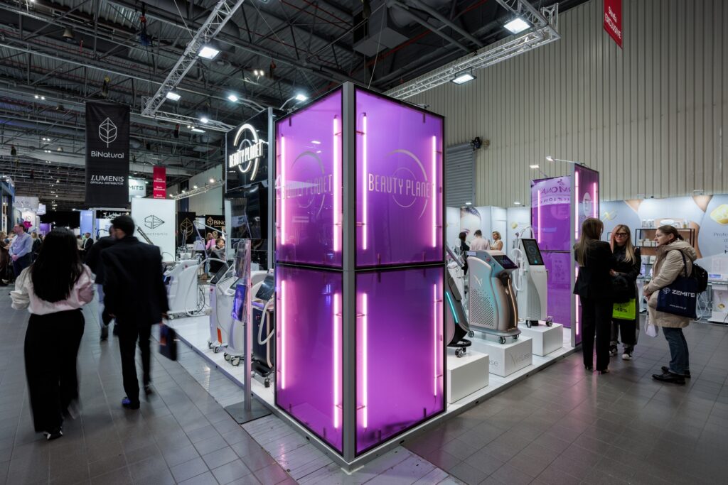 Stoisko na targi Beauty Forum & Hair - zabudowa w stylu nowoczesnym