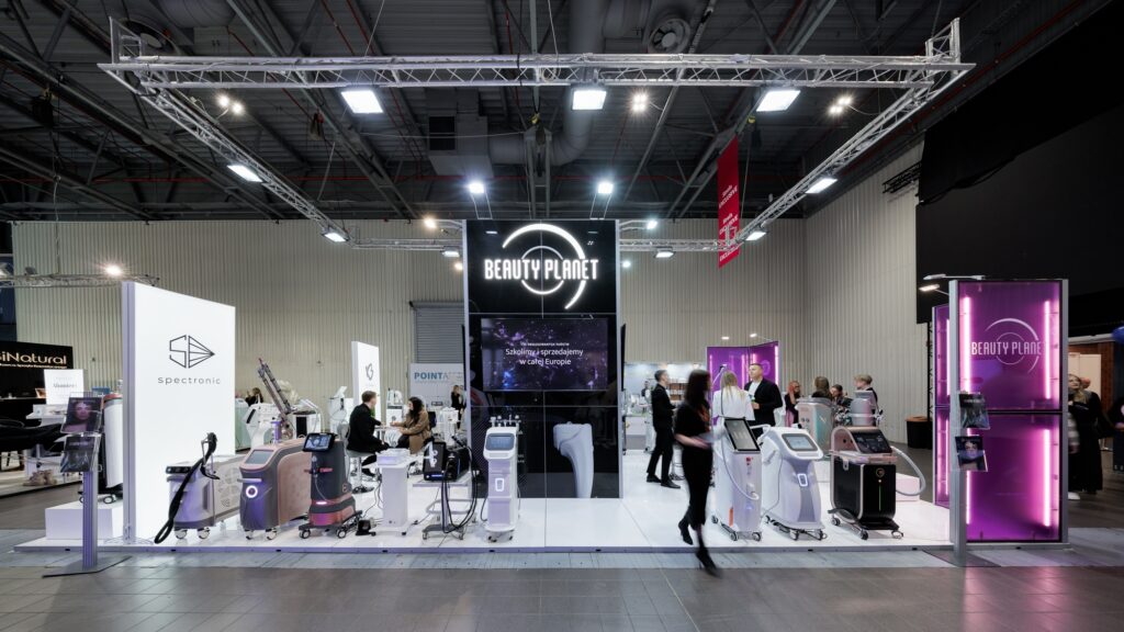 Nowoczesne stoisko na targi kosmetyczne Beauty Forum - zabudowa marki Esthetech