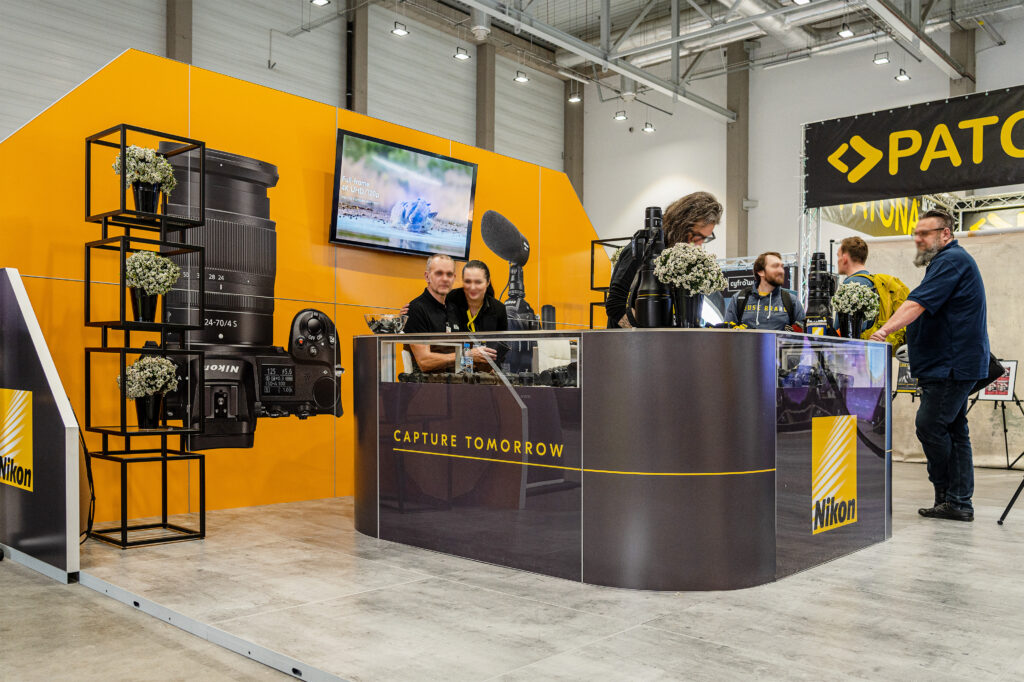 Stoisko na targi w systemie modułowym - zabudowa marki NIKON