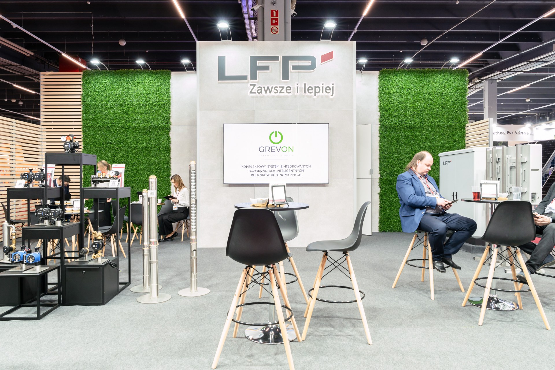 Zabudowa targowa w systemie modułowym - projekt zrealizowany dla marki LFP