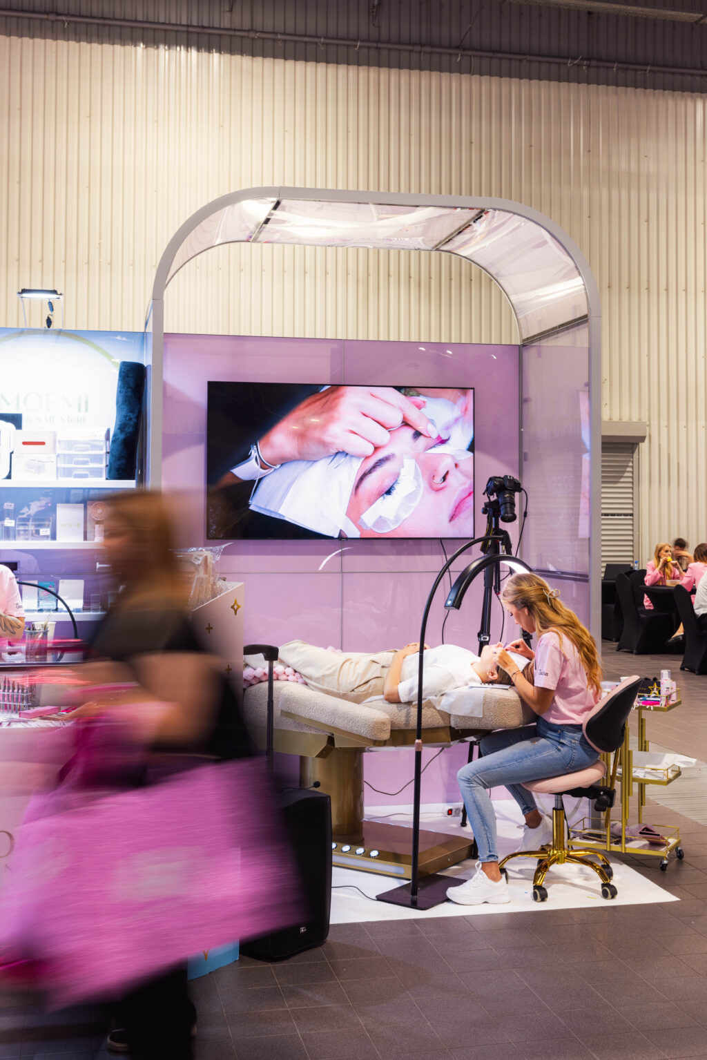 Zabudowa targowa zaprojektowana dla marki Moemi na targi Beauty Forum & Hair